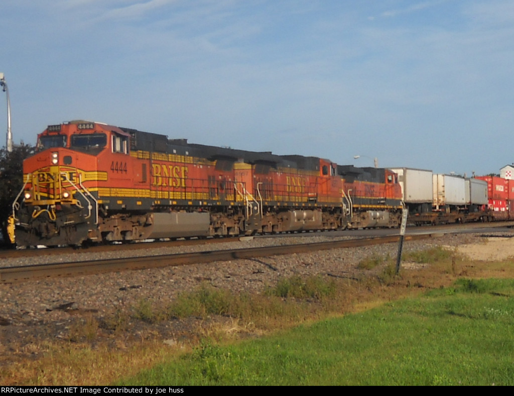 BNSF 4444 East